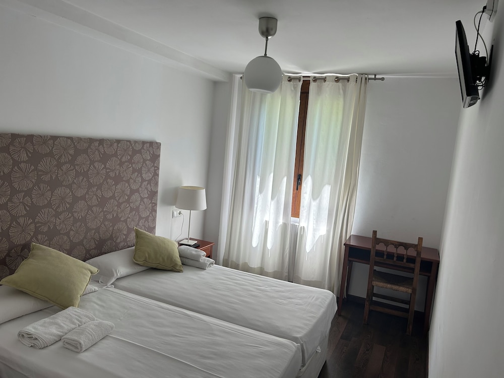 Double or Twin Room photo 3