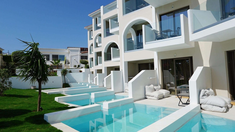 Junior Suite, Private Pool - Photo 9