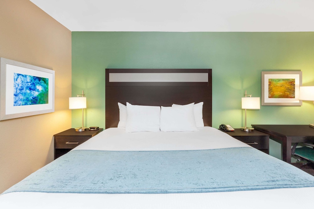 Room, 2 Queen Beds, Non Smoking photo 3