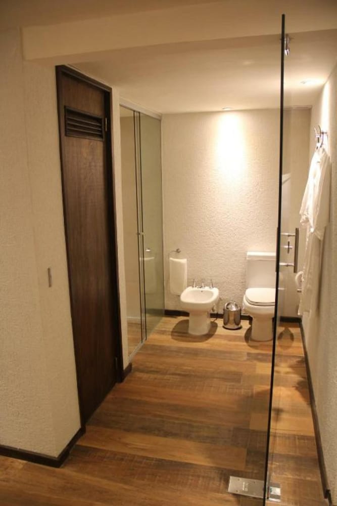 Deluxe Room - Photo 11