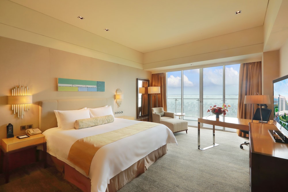 Deluxe Seaview Queen Room - Photo 1