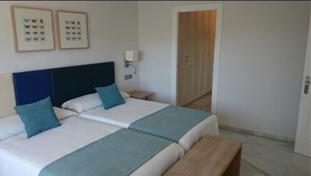 Apartment, 3 Bedrooms, Terrace, Sea View (8 people) - Photo 4