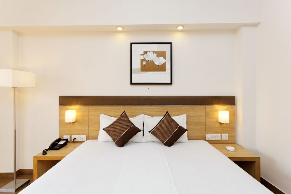 Deluxe Double or Twin Room - Photo 12