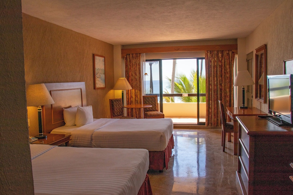 Standard Room, 2 Double Beds, Ocean View photo 3