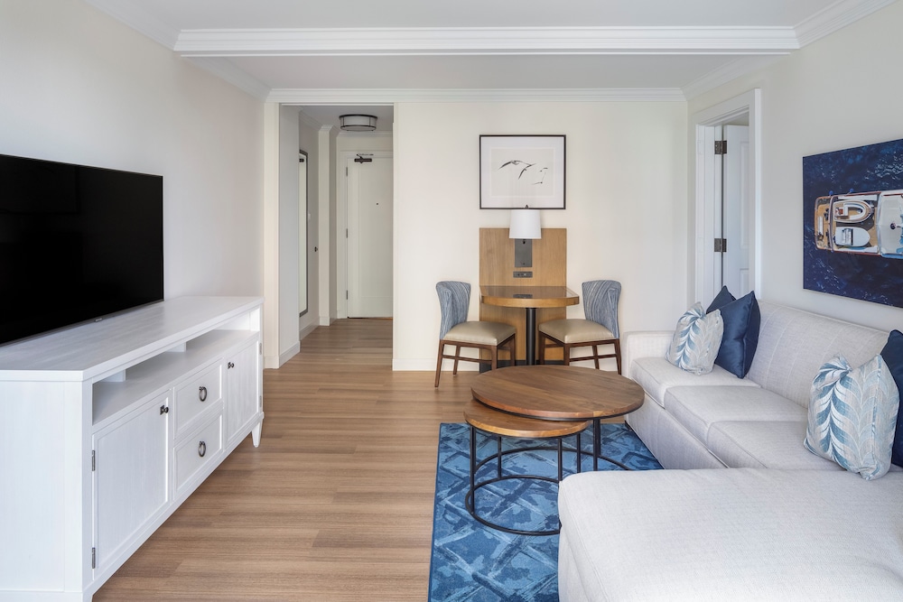 Suite, 1 King Bed with Sofa bed, Oceanfront