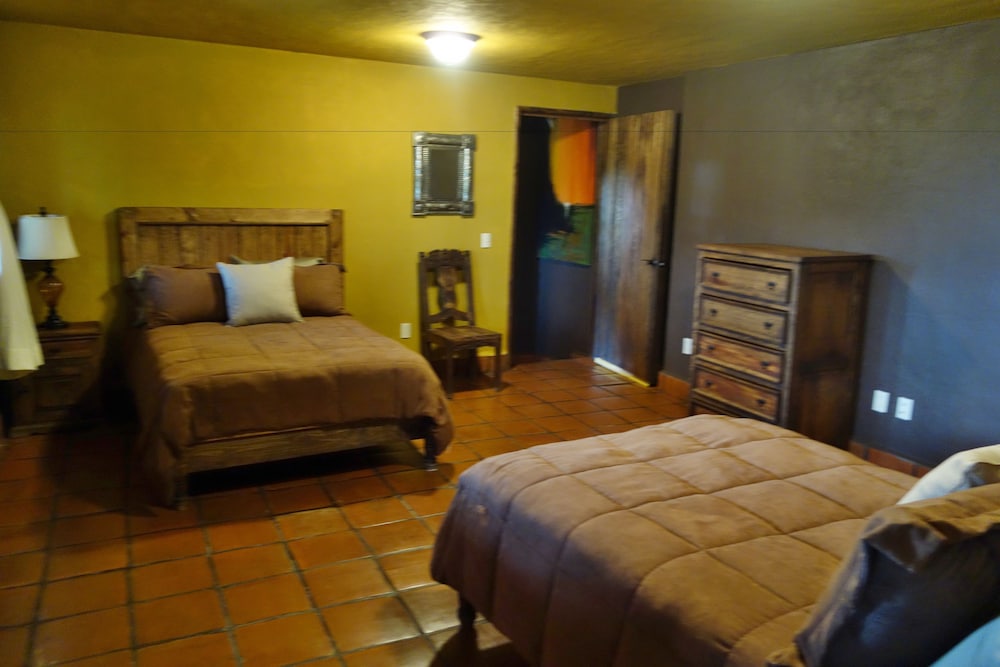 Grand House, 3 Bedrooms, Kitchen, Courtyard Area photo 1