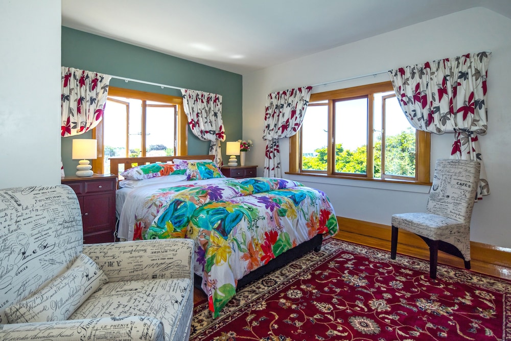 Sea View Suite photo 2