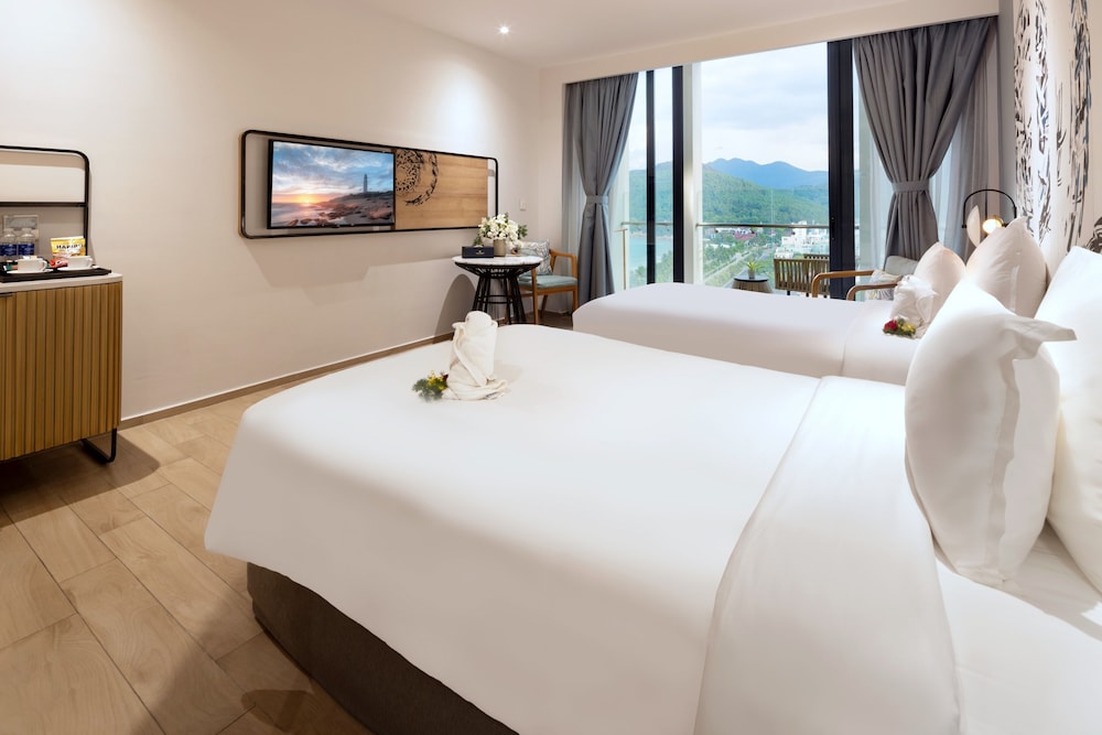 Premier Ocean View Twin - Photo 1