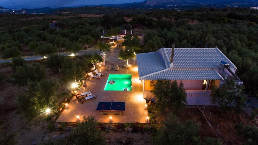 Villa photo 2