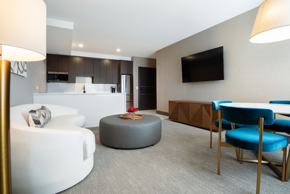 Suite, 1 King Bed