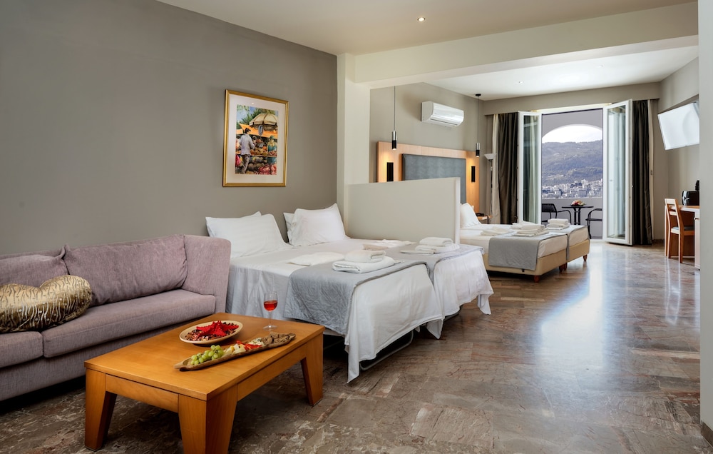 Standard Suite, Sea View