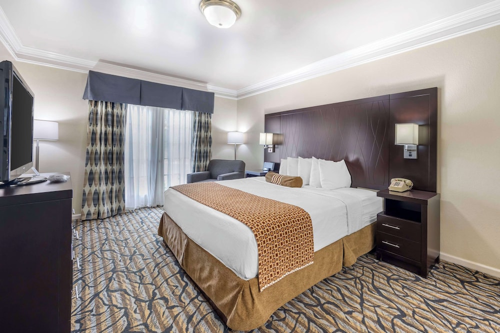 Suite, 1 King Bed, Non Smoking, Kitchenette