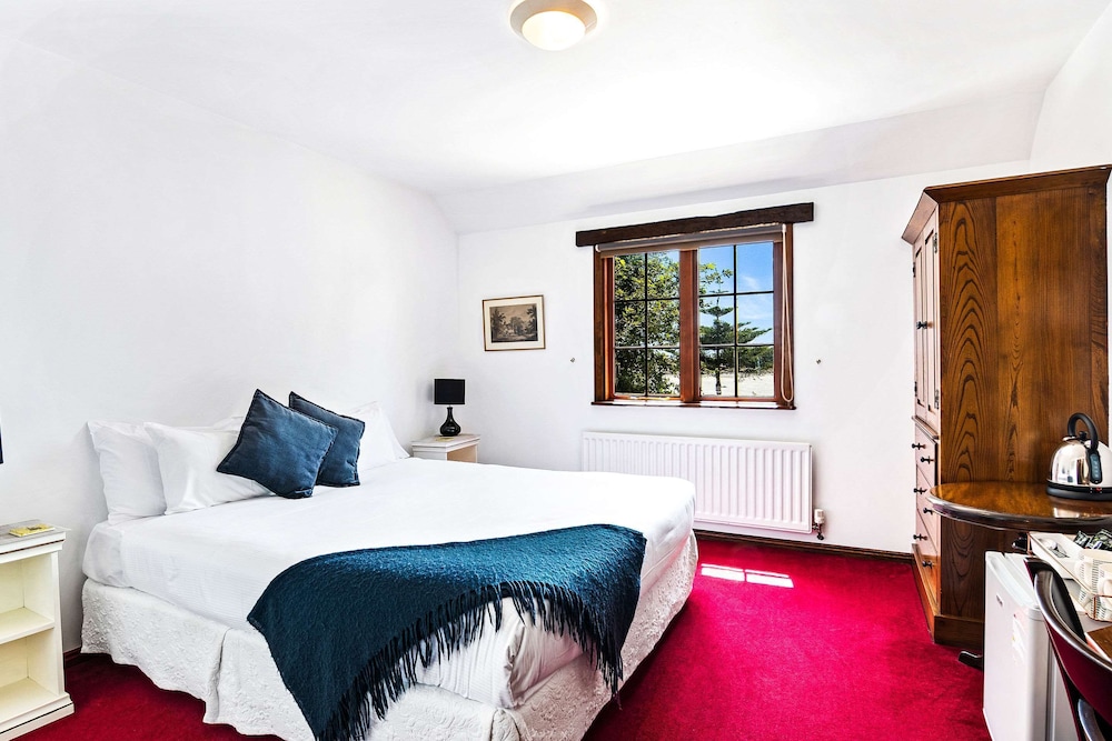 Standard Room, 1 King Bed, Non Smoking thumbnail 6