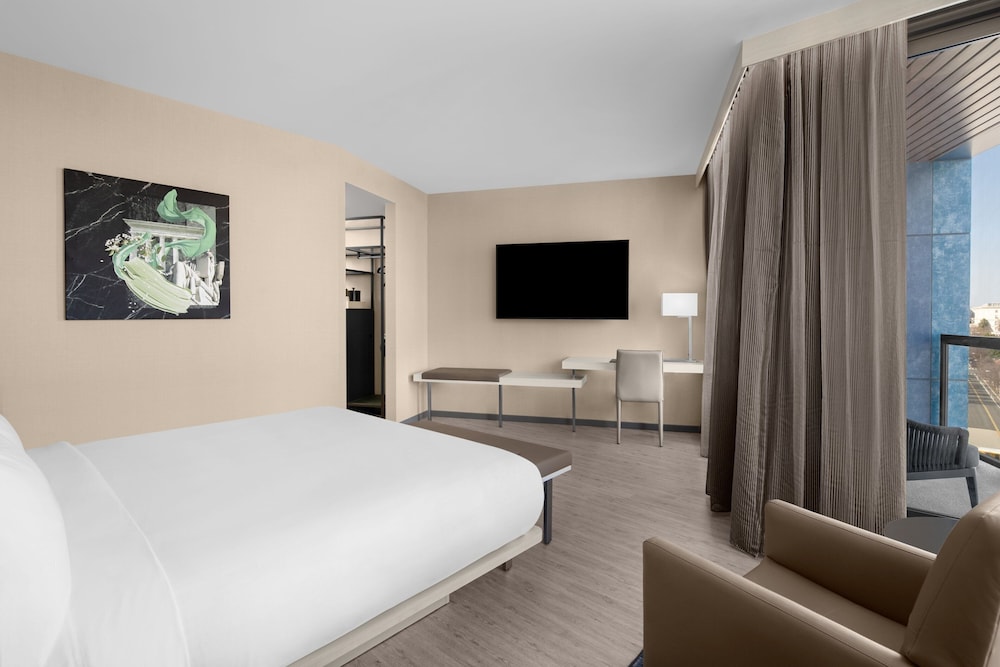 Room, 1 King Bed with Sofa bed (Mobility Accessible, Tub) - Photo 2