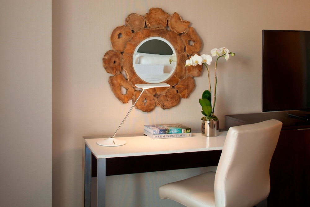 Suite, 1 Bedroom - Photo 6