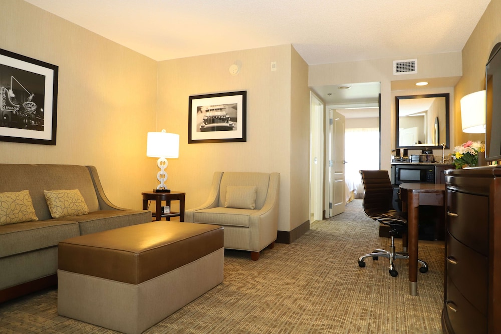 King, 1 King Suite, Non Smoking - Photo 6