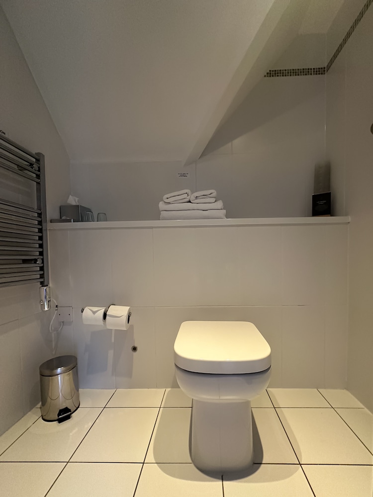 Standard Room, 2 Twin Beds - Photo 9