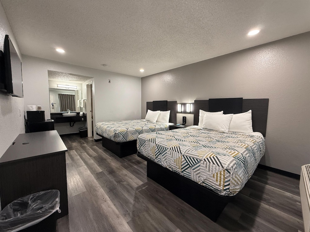 Deluxe Room, 2 Double Beds, Non Smoking, Refrigerator & Microwave photo 2