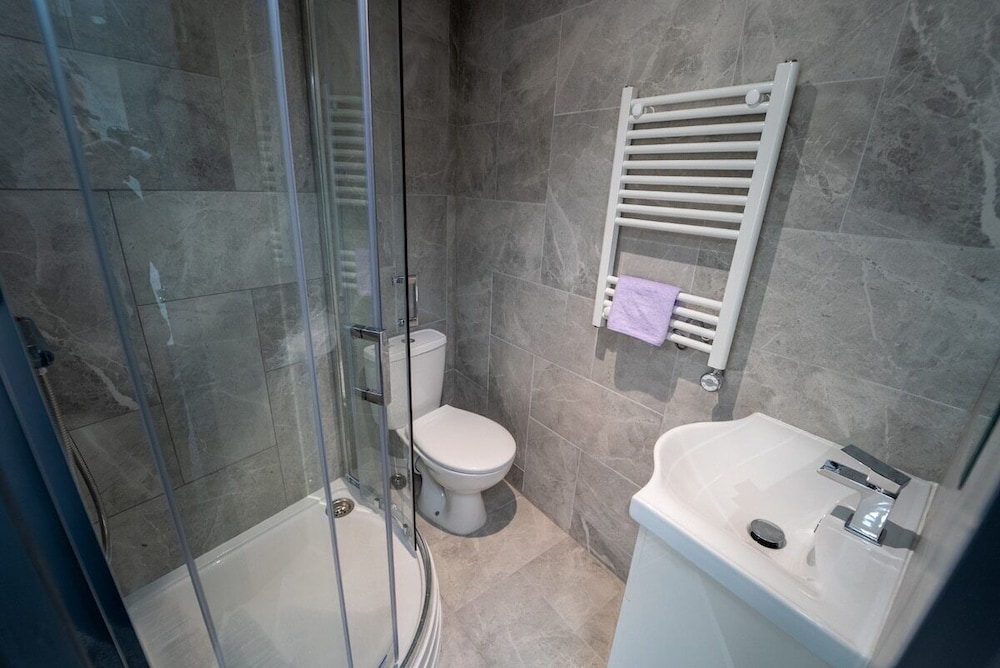 Standard Studio, Ensuite (Studio 9) - Photo 8