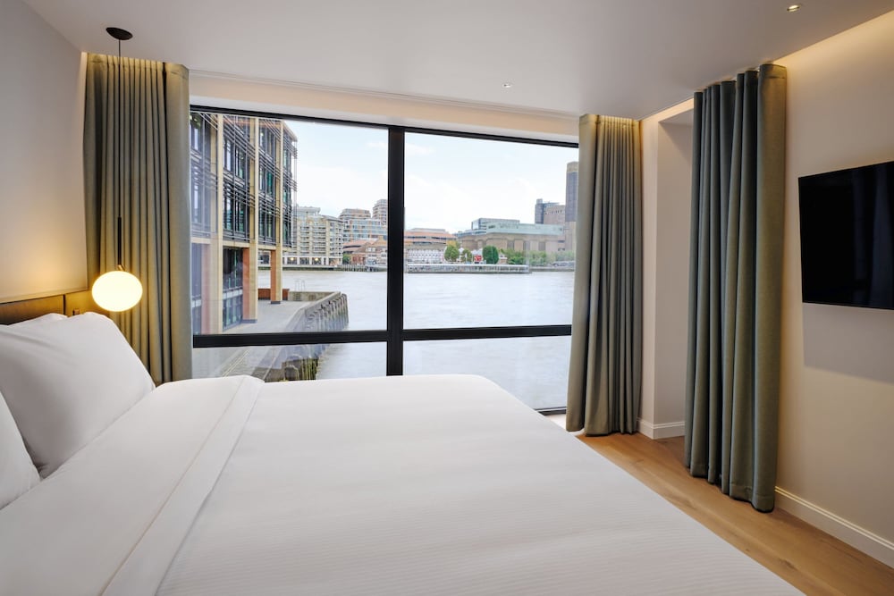 Room, 3 Bedrooms, Balcony, River View (The Cadogan Residence, View) thumbnail 5