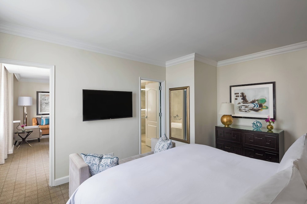 Executive Suite, 1 Bedroom - Photo 1