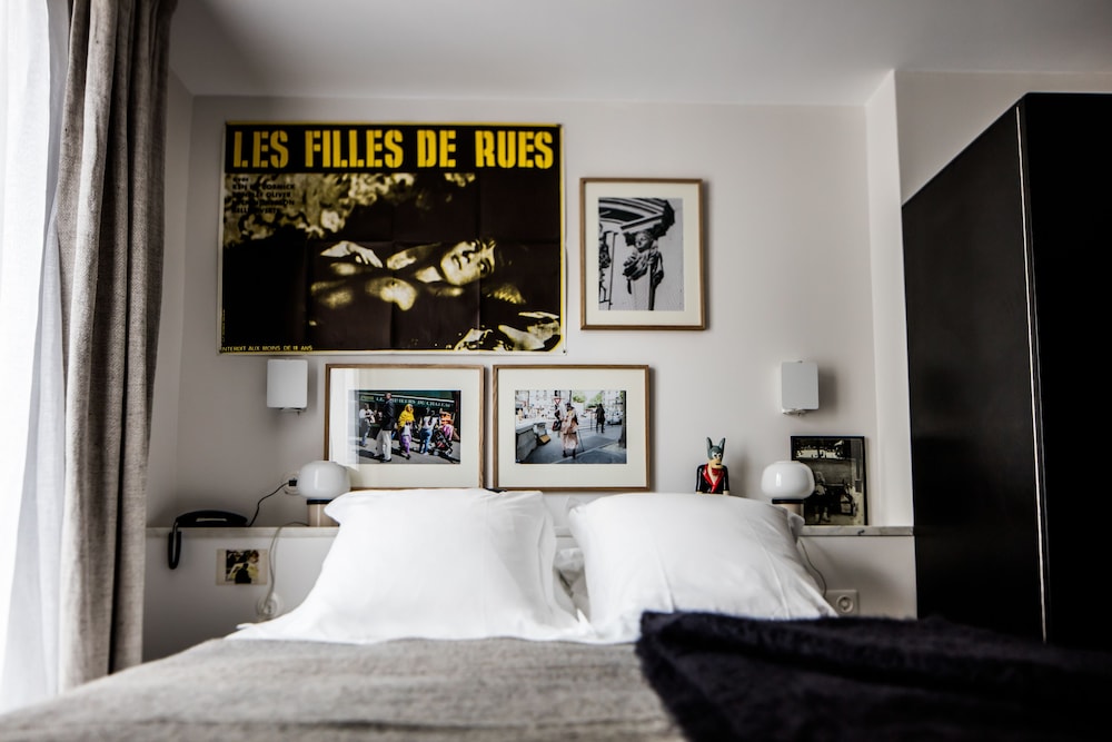 Room (Pigalle 17)