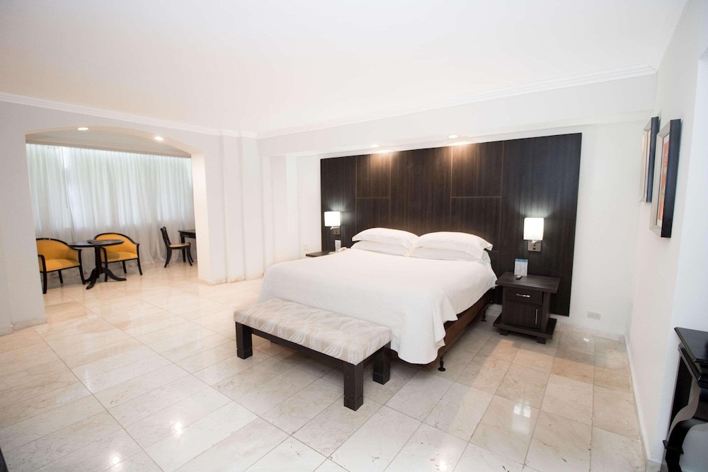 1 King Bed, Superior Room, Pool View - Photo 2