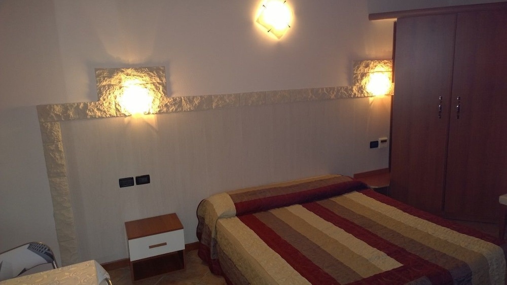 Comfort Double Room, 1 Queen Bed, Kitchenette, Courtyard Area