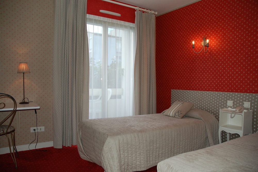 Standard Room, 2 Twin Beds photo 1