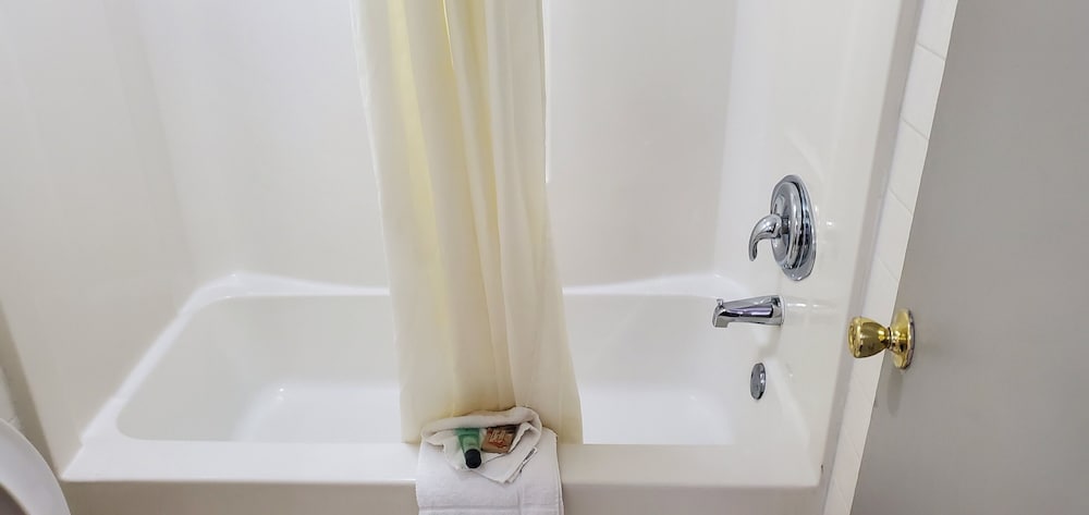 Basic Double Room Single Use, 1 Bedroom, Non Smoking, City View photo 2