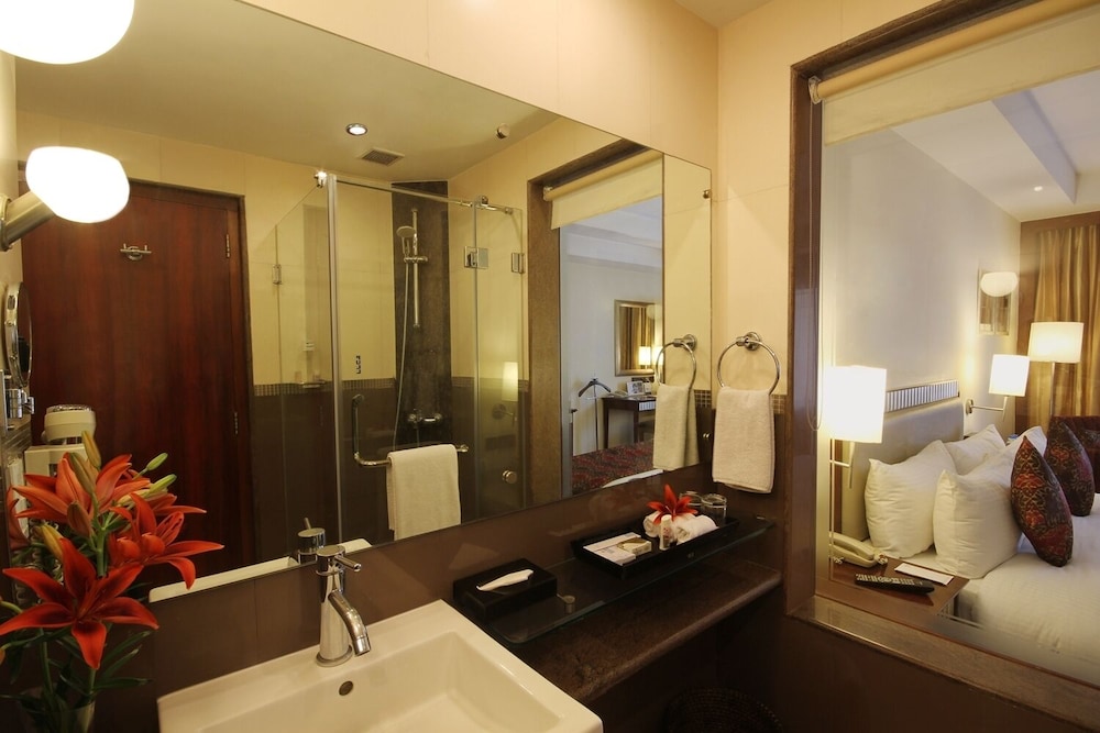 Deluxe Room, 1 Queen Bed (Deluxe Room Double) - Photo 2
