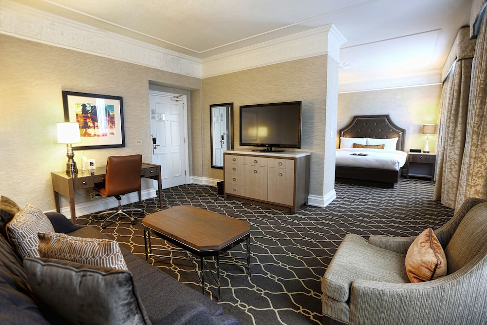 Junior Suite, 1 King Bed, Non Smoking - Photo 1