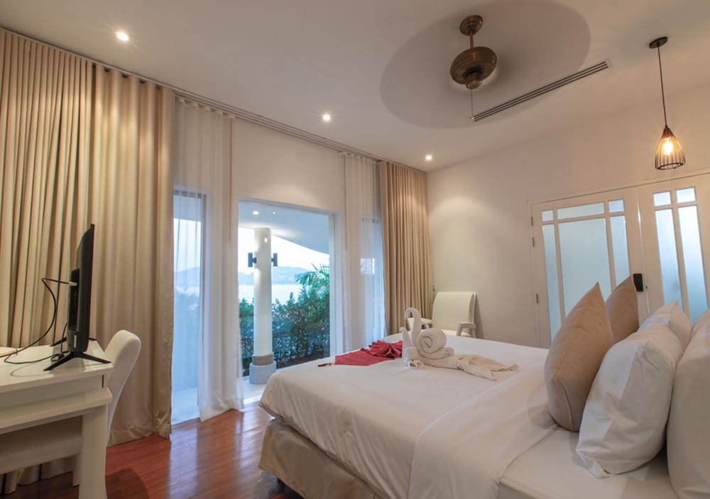 The Pool Residence 4 Bedrooms - Photo 4