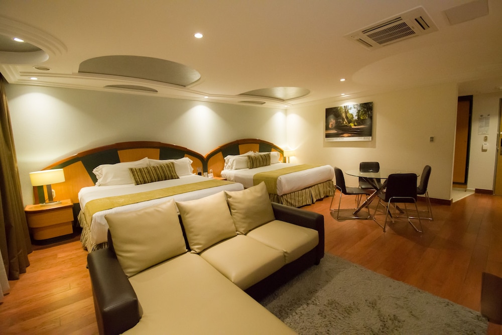 Family Room photo 3