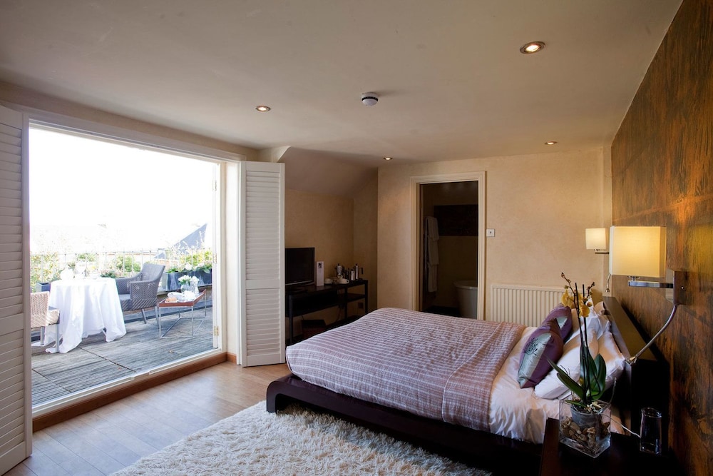 Deluxe Bay Window, Ensuite photo 1