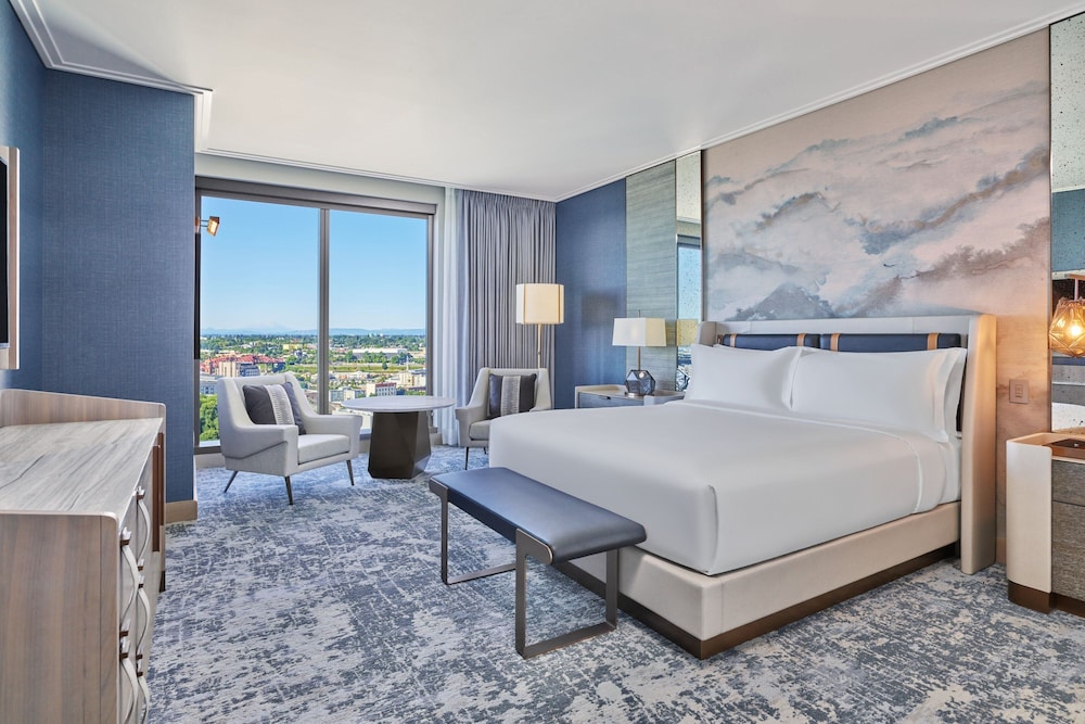 Deluxe Room, 1 Double Bed (Club Lounge Access)