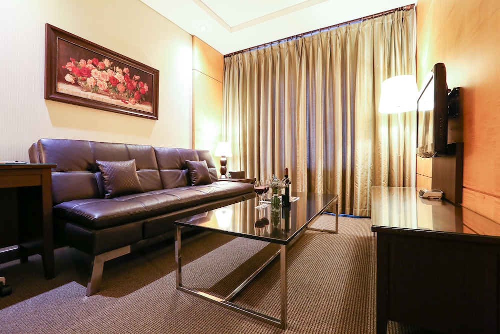 Junior Suite, 1 King Bed - Photo 11