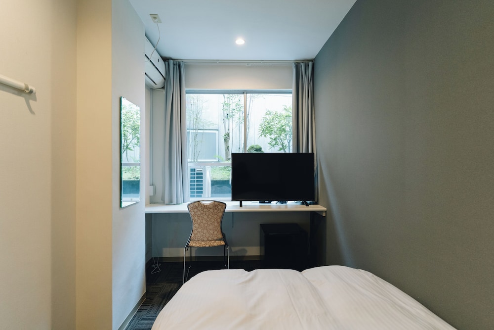 Single Room, Smoking
