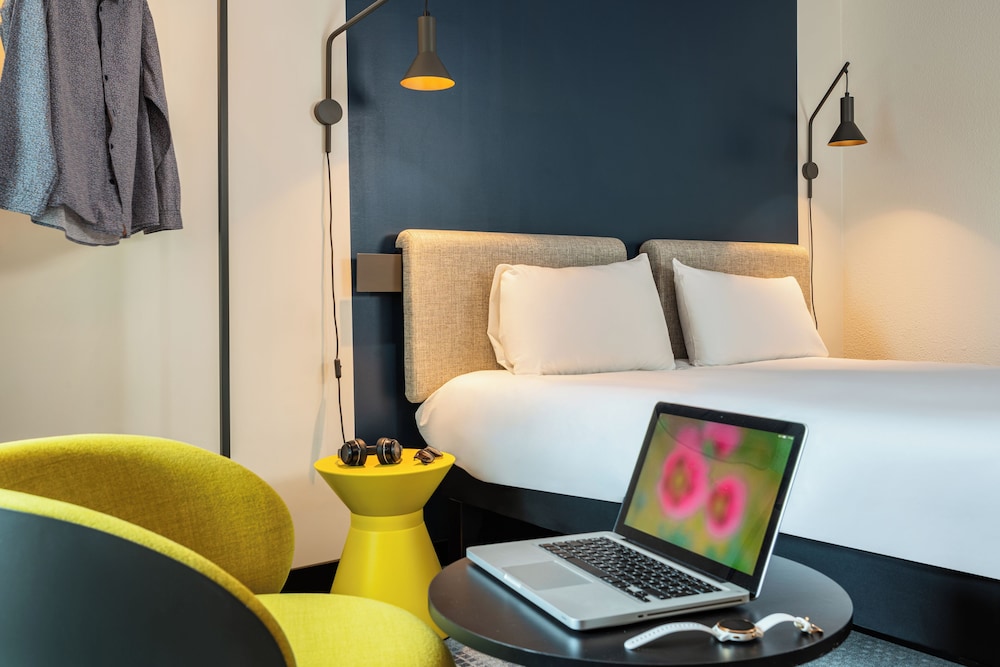 Standard Room, Multiple Beds - Photo 4