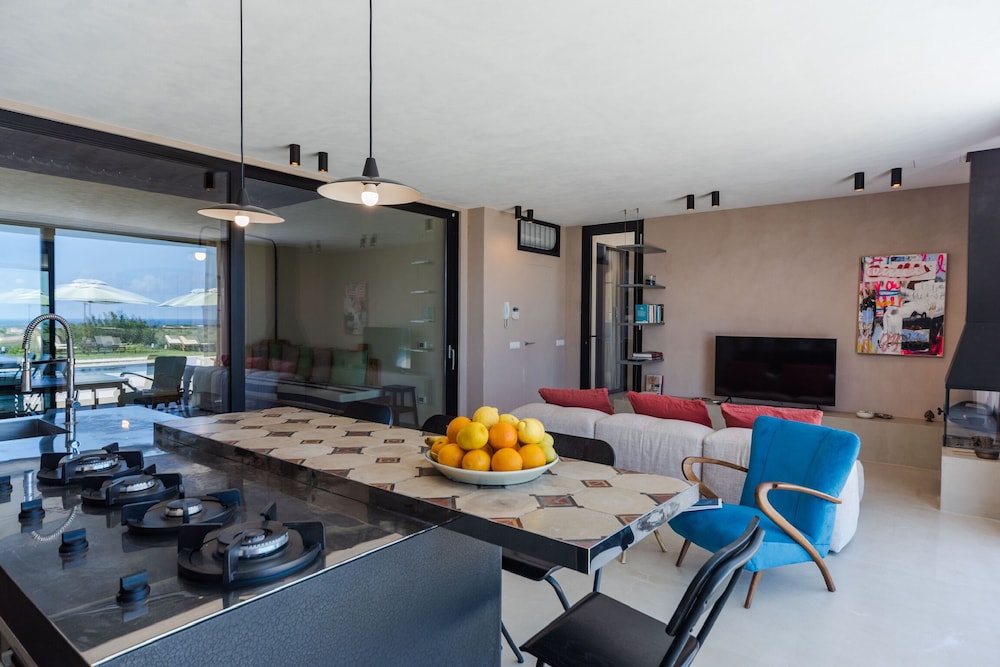 Exclusive Villa, 3 Bedrooms, Pool Access