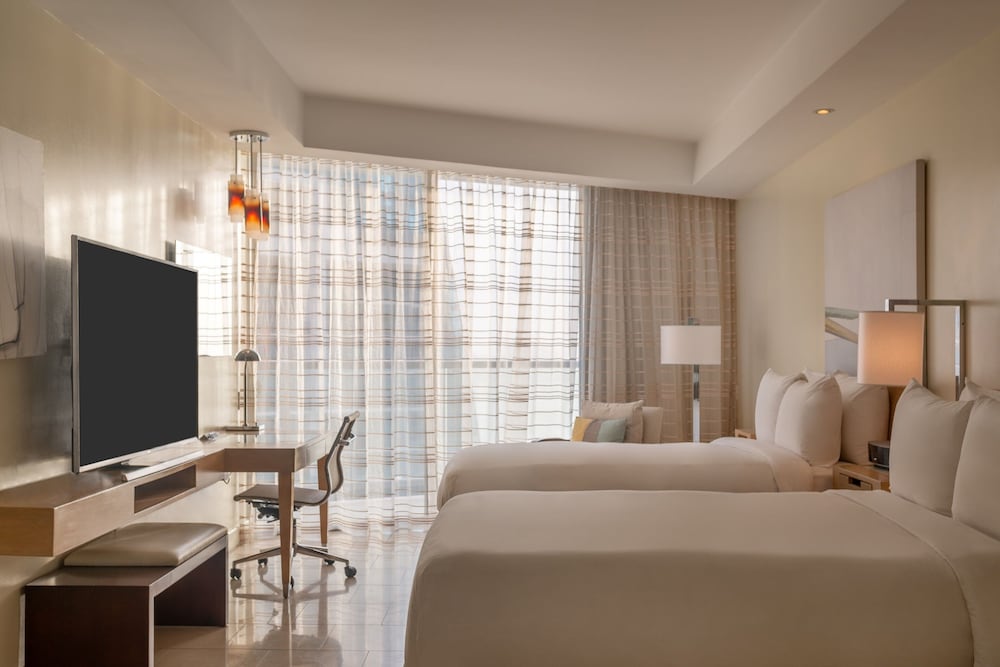 Deluxe Room, 2 Double Beds, Partial Ocean View - Photo 2