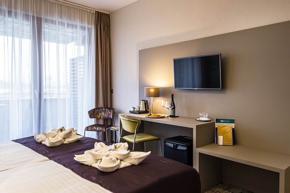 Premium Double or Twin Room, Balcony photo 3