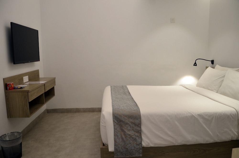Deluxe Queen Room - Photo 2