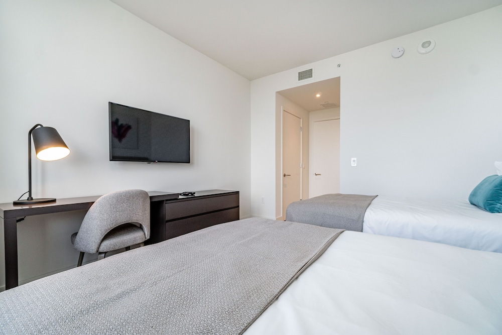 Luxury Suite, 2 Bedrooms, Kitchen, Bay View