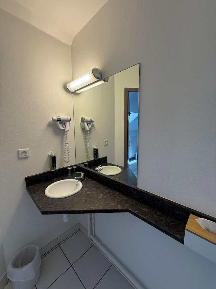 Comfort Twin Room - Photo 12