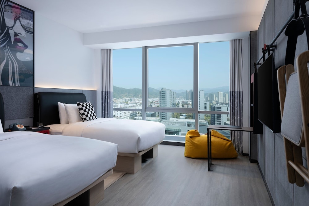 Standard Room, 2 Double Beds, Mountain View