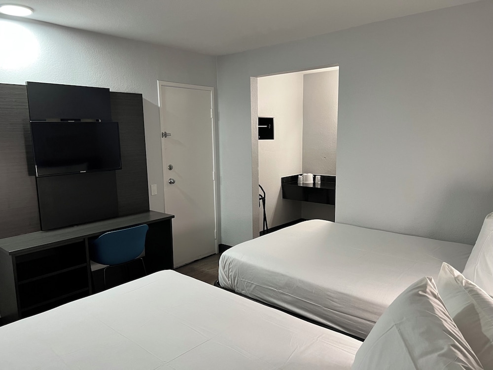 Standard Room, 2 Double Beds, Non Smoking photo 1