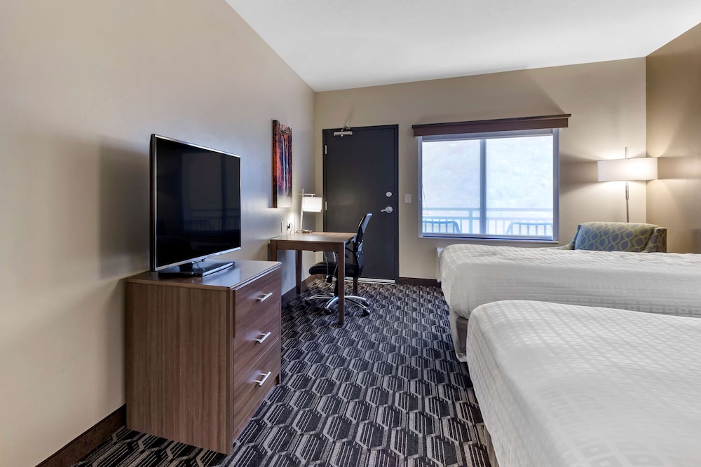 Standard Room, 2 Queen Beds, Non Smoking, Refrigerator & Microwave photo 3
