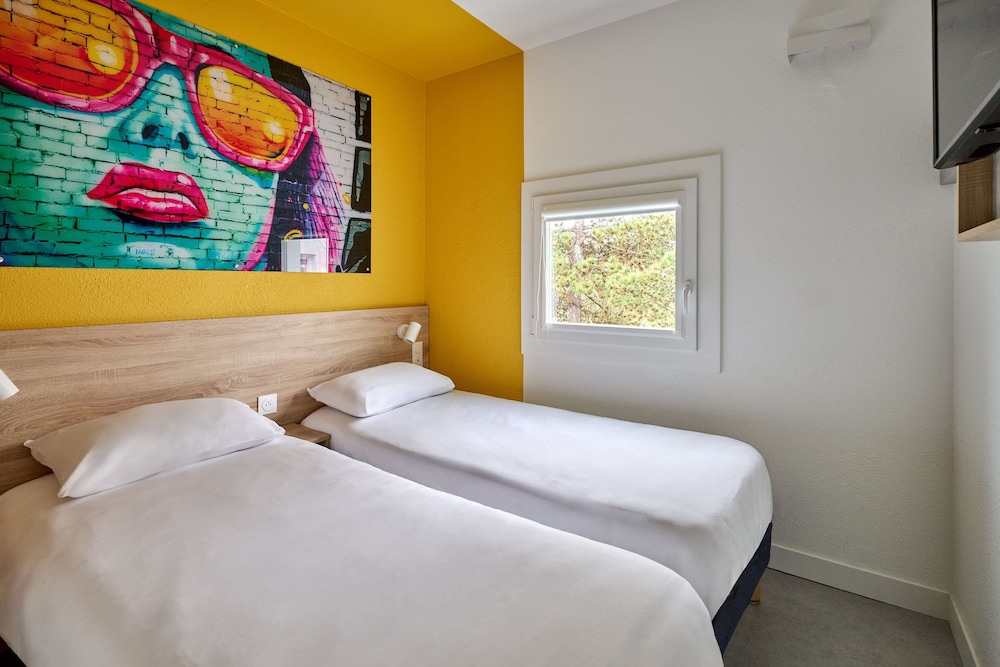 Standard Room, 2 Twin Beds - Photo 1