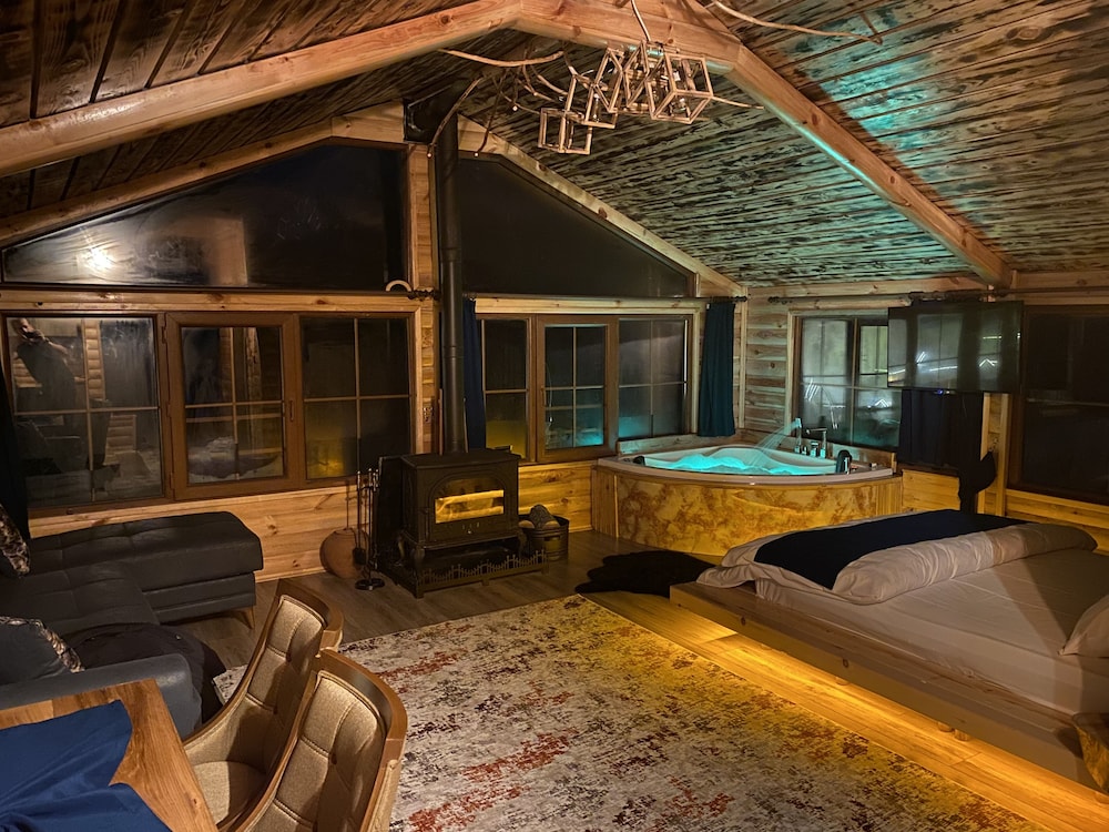 Panoramic Room, 1 Queen Bed, Jetted Tub, Mountain View photo 3